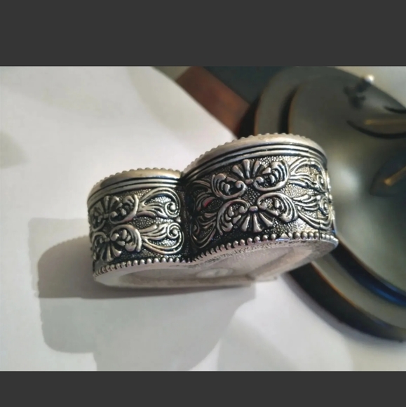 Vintage Studio Silversmith Embossed Heart Shape Trinket Box - Picture 5 of 5